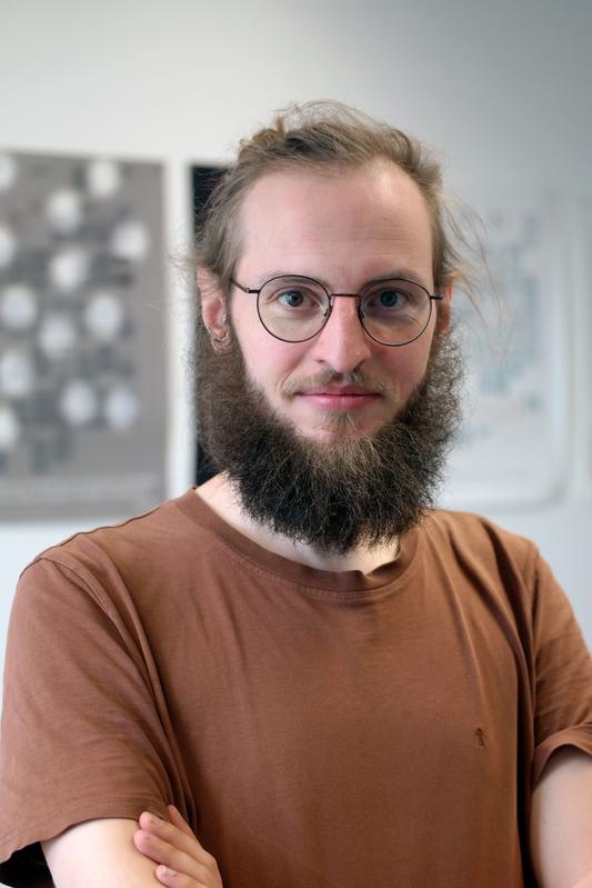 Benedikt Ehinger, Junior Professor at the University of Stuttgart, has secured funding of 1.4 million euros for the further development of electroencephalography (EEG).