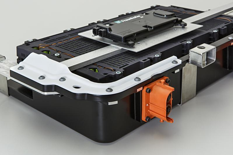 Aufbau der leichten, recyclingfähigen Batterie in Modulbauweise mit Crash-Streben, Batteriemanagementsystem und den elektrischen Anschlüssen. 