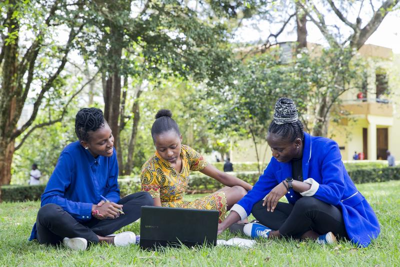  Studentinnen der Kenyatta Universität in der kenianischen Hauptstadt Nairobi