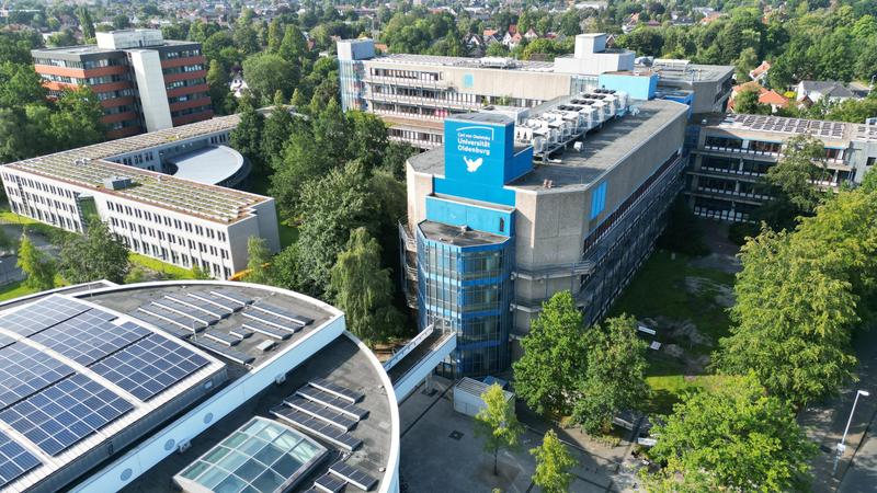 Solar panels cover most of the roofs at the University of Oldenburg. Now, the university is tackling the energy-efficient refurbishment of its buildings.