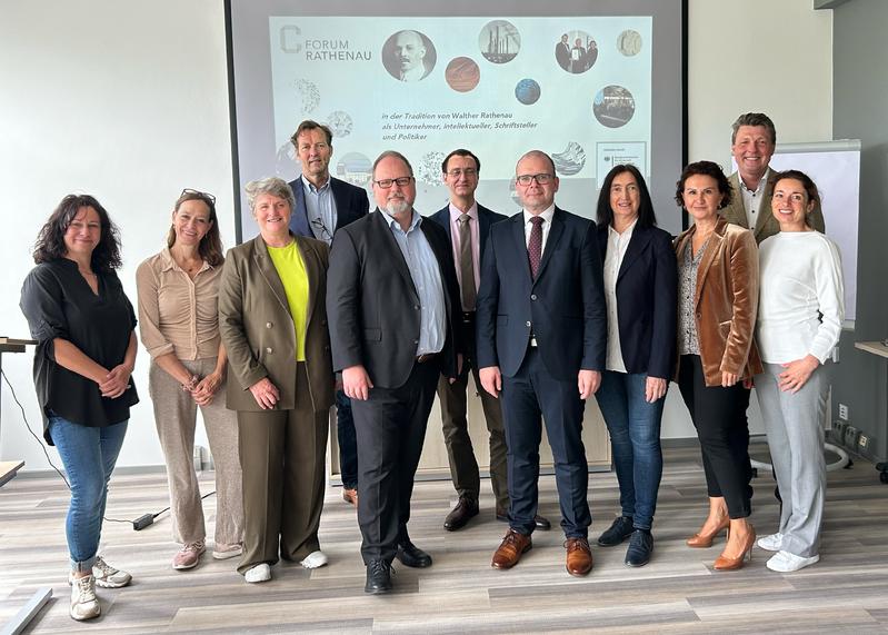 Teilnehmende der Auftaktveranstaltung zum Projektstart der Basisstudie am 31. Mai 2024 in den Räumlichkeiten des Forums Rathenau in Bitterfeld-Wolfen