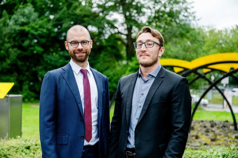  Tobias Gergs und Dennis Wingender (rechts) wurden dieses Jahr mit dem Eickhoff-Preis geehrt. 