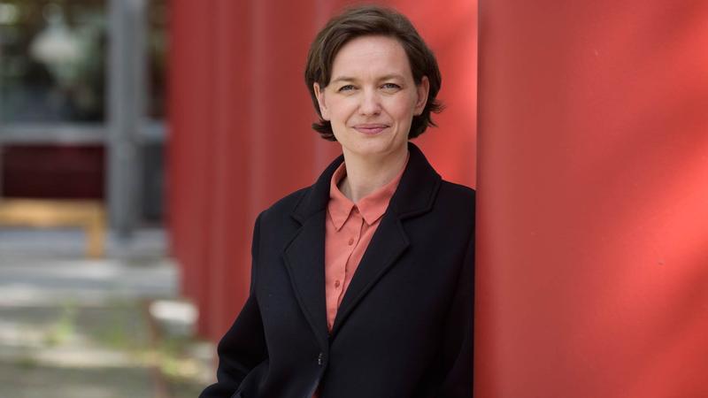 Wie soll Kunst an Schulen unterrichtet werden? Prof. Dr. Katja Böhme erforscht es im Labor.