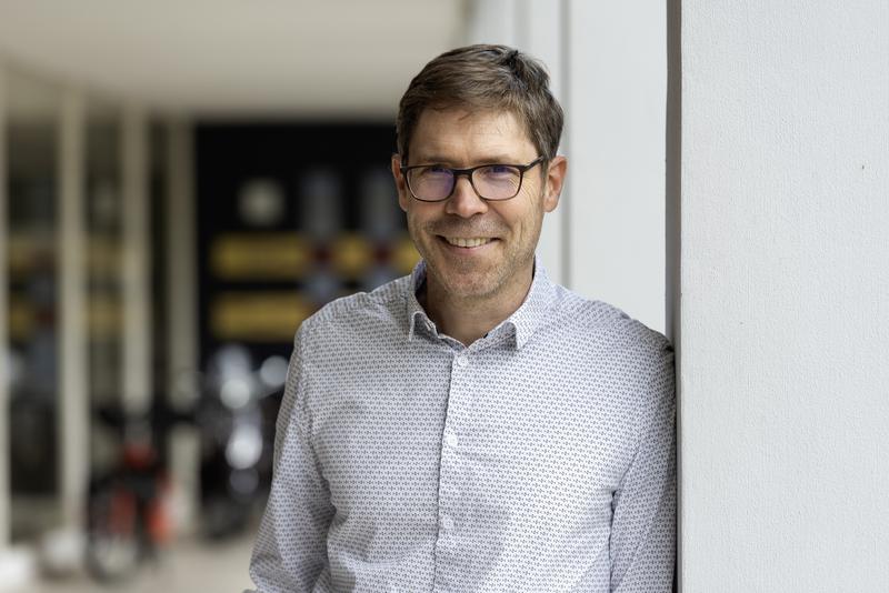 Prof. Dr. Georg Wenzelburger ist Professor für Politikwissenschaft mit dem Schwerpunkt komparative Europaforschung an der Universität des Saarlandes.