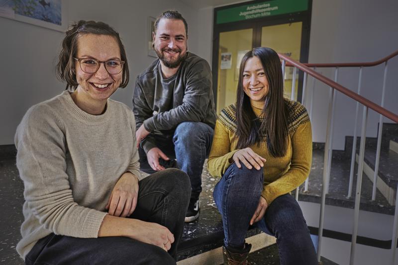 Das Vinzenz-Team aus Sozialarbeiterinnen und -pädagogen (v.l.n.r.): Anna-Magdalena Schorling, Dimitrios Sarantopoulos und Jana Weikamp.