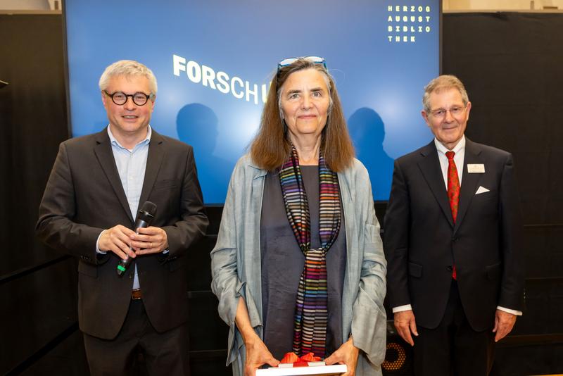 (von links) Prof. Dr. Peter Burschel, Direktor der Herzog August Bibliothek Wolfenbüttel, Prof. Dr. Pamela Smith, Columbia University in the City of New York und Dr. Wilhelm J. Koller, Vorstand der Hans und Helga Eckensberger Stiftung