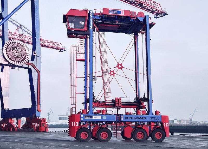 The first environmentally friendly, hybrid straddle carriers in the Port of Hamburg operate at HHLA's Tollerort Terminal (CTT) and are manufactured by Konecranes Noel.