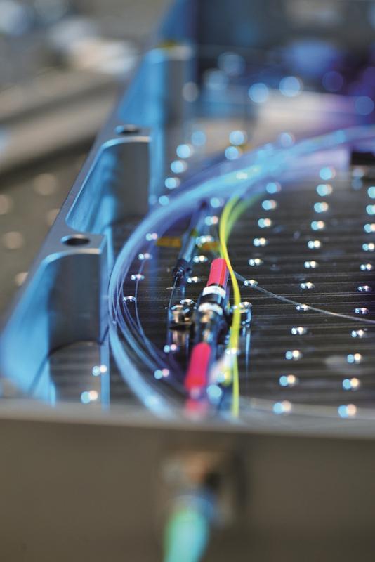 A prototype for the highly stable holmium-doped fiber amplifier is currently being developed at the Fraunhofer ILT. The new laser technology can potentially also be used in other application areas, e.g. in quantum technology or medical technology.