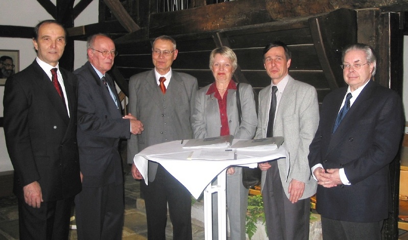Feierstunde im Internationalen Begegnungszentrum der RUB (v.l.n.r.): Prof. Muhr, Prof. Müller, Prof. Petzina, B. Haneklaus, Dr. Breuer, Prof. Morgenroth
