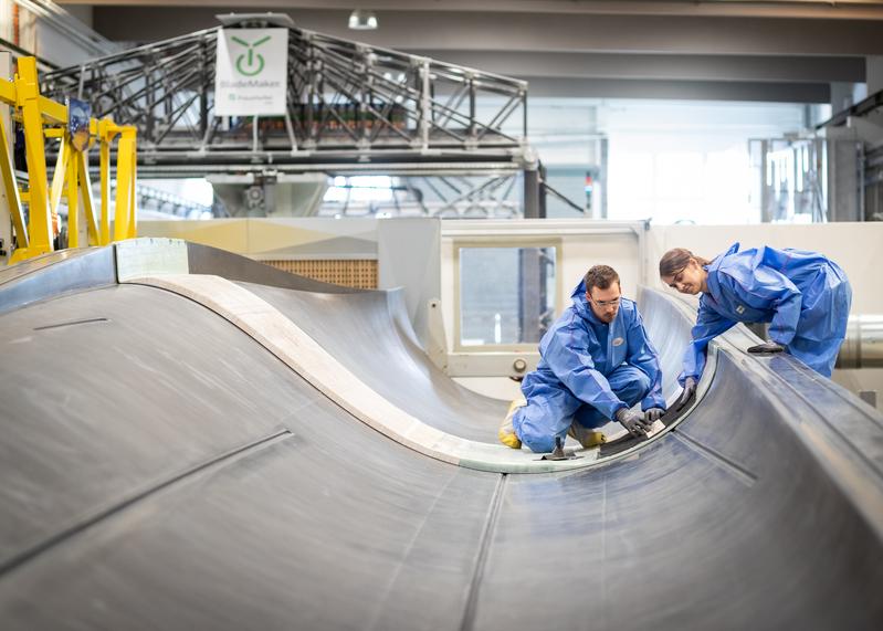 Rotor blade manufacturing in the BladeMaker DemoCenter