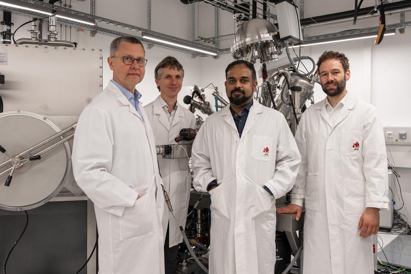The winners of the “Thüringer Forschungspreis“ (Thuringian Research Prize): Prof. Andrey Turchanin, Dr. Falk Eilenberger, Dr. Antony George und Dr. Christof Neumann (from left to right) 