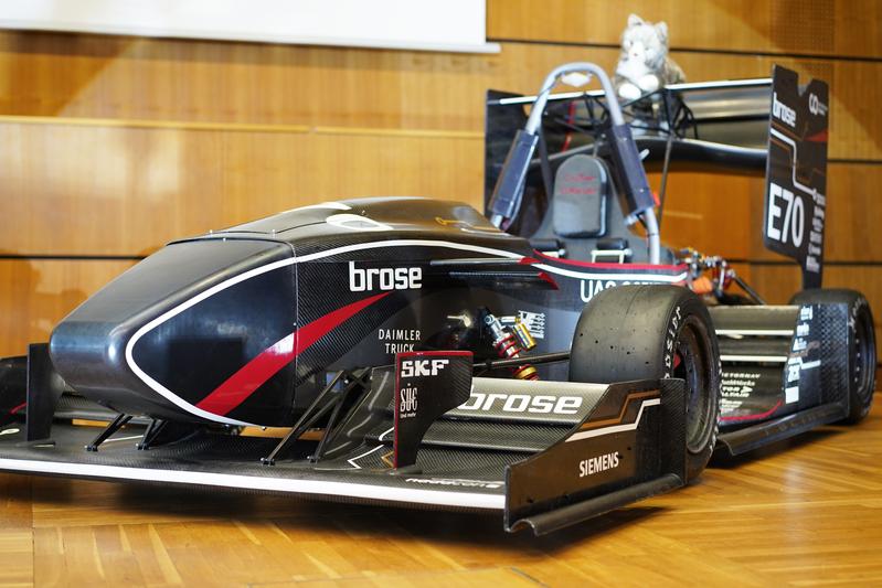 Der „C-24e Colocolo“ hat eine Leistung von 116 PS. Wie immer beim Formula Student Team der Hochschule Coburg ist er nach einer Wildkatzenart benannt. Der Colocolo lebt in Chile.