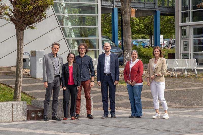 v.l.n.r.: Prof. Dr.-Ing. Michael Mangold, Prof. Dr.-Ing. Jasmin Dell’Anna, Prof. Dr. Bernhard Seyfang, Prof. Dr. Martin Pudlik, Prof. Dr. Ingrid Porschewski und Prof. Dr. Kerstin Troidl