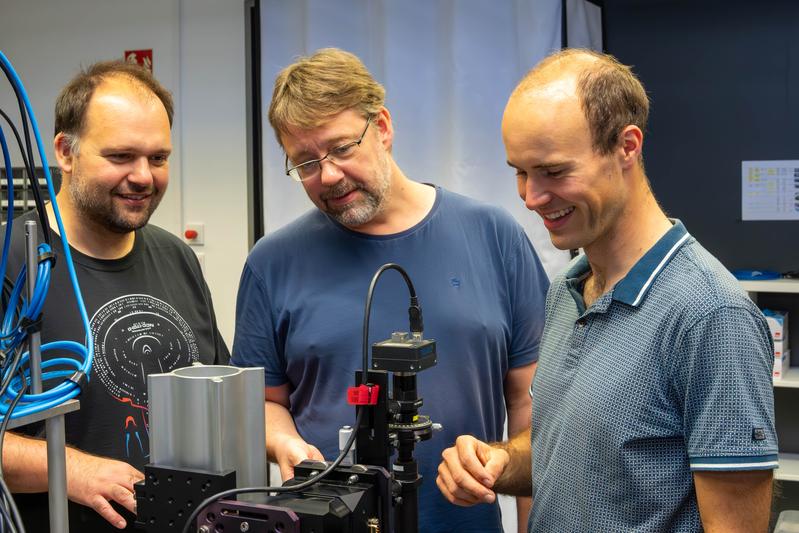 (from left to right) Matthias Heinrich, Alexander Szameit and Max Ehrhardt - the authors of the Science paper - experimenting with photonic circuits 