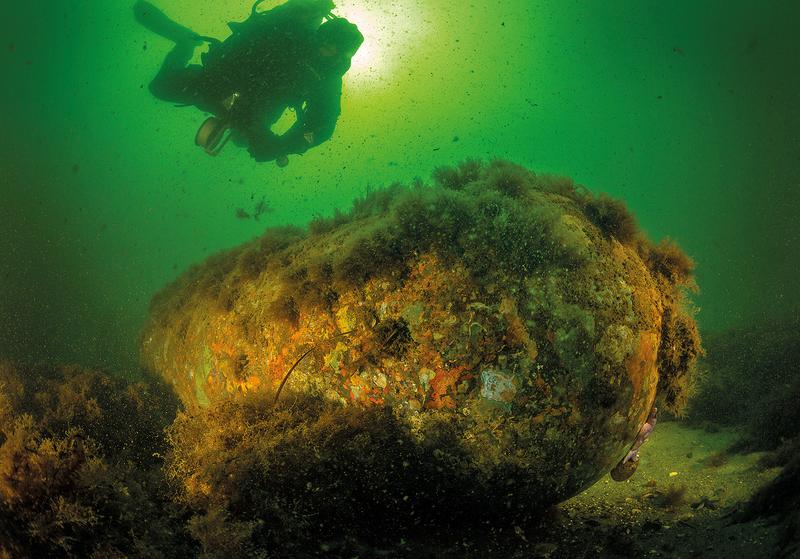 Etwa 1,6 Millionen Tonnen Altmunition belasten Nord- und Ostsee. Nun wird mit der ersten Pilotbergung in der Lübecker Bucht begonnen. 