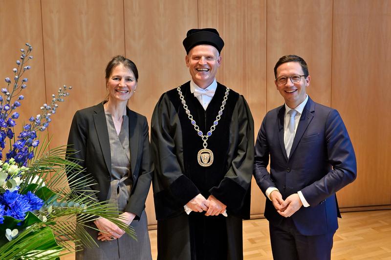 Landwirtschaftsministerin Miriam Staudte, Professor Dr. Klaus Osterrieder, Wissenschaftsminister Falko Mohrs