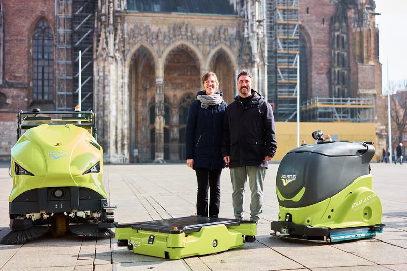 Johannes Kraus (r.) und Marlene Wessels (l.) bei einem Treffen des Konsortiums in Ulm im Februar 2024