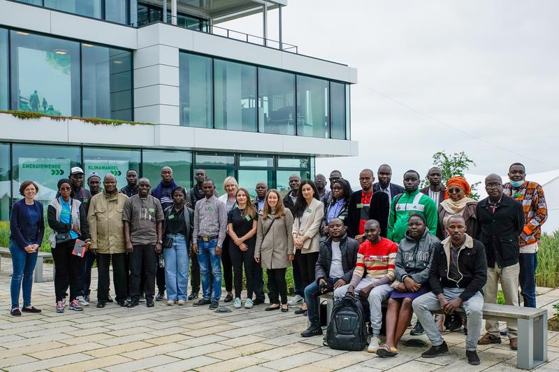 Besuch der Delegation aus Senegal und Kenia während der Kick-Off-Woche des Projekts FAMFISK beim „Tag der Maschinenringe“ in Neuburg an der Donau