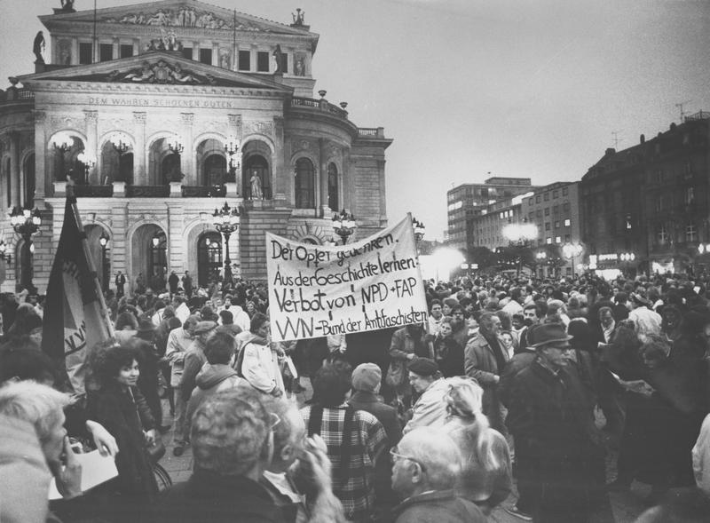 Memorial service at Frankfurt's Alte Oper in honor of the victims of the November pogroms and the "cleansing" of the artistic scene by the National Socialists, November 11, 1988