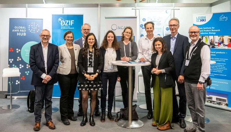 Das INCATE-Management-Team und Christoph Dehio vom INCATE-Vorstand (2. von rechts), hier bei der AMR Conference 2024 in Basel.