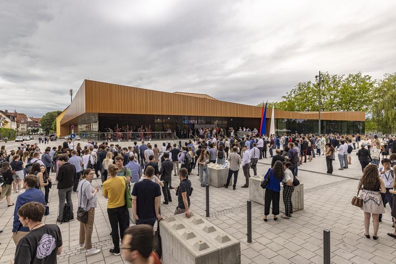 In der Inselhalle treffen sich Laureat/innen und Nachwuchswissenschaftler/innen aus aller Welt zum wissenschaftlichen und persönlichen Austausch