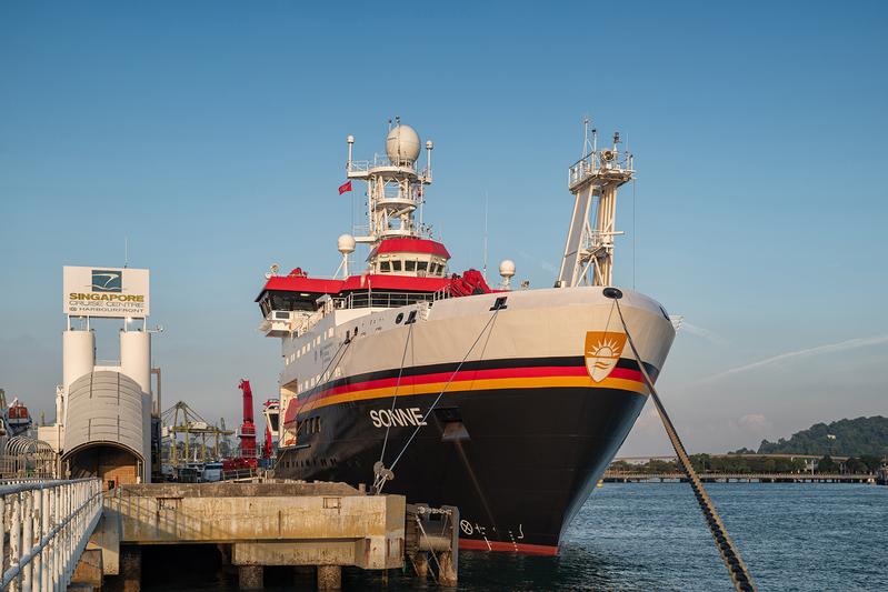 The IOW expedition of the German research vessel SONNE to investigate "new" pollutants in the Indian Ocean starts in Singapore on July 16, 2024. The participating researchers will be travelling to the starting port in a few days' time.