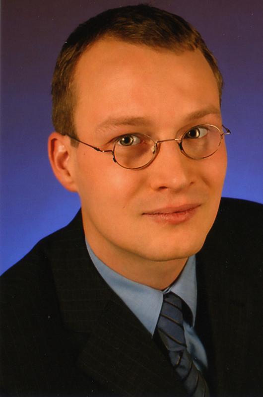 Dr. Roman Engel-Herbert.