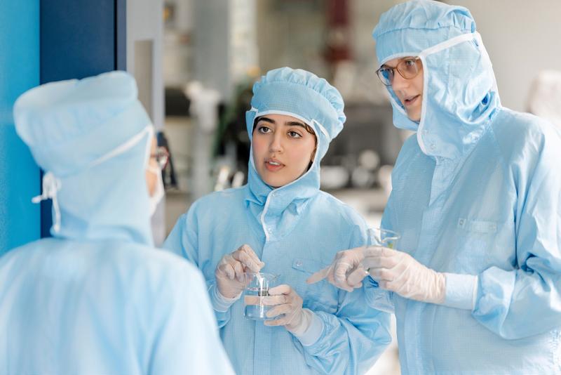 Die Nachwuchsforschungsgruppe arbeitet Im Zentrum für Mikro- und Nanotechnologien der TU Ilmenau in einem der größten Universitätsreinräume Europas 