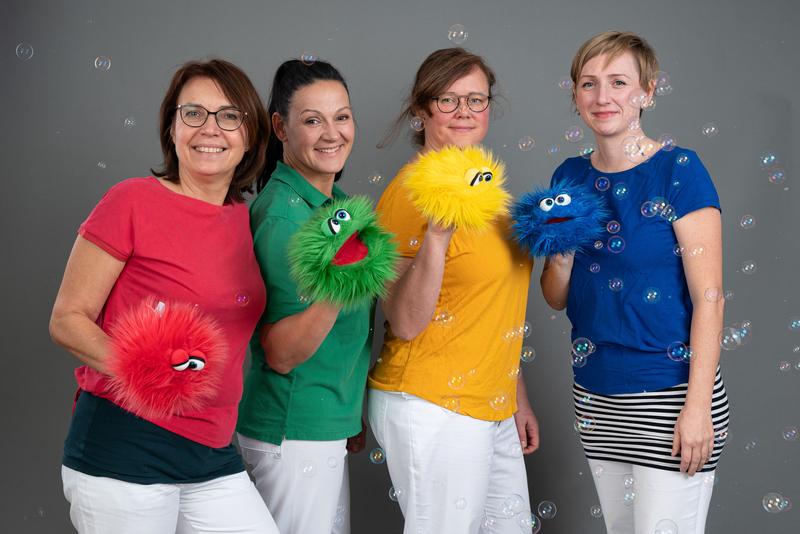 Team der Kinder-Insel (v.l.): Ines Haupt, Diana Buhrow, Karolin Lode und Aline Merschel kümmern sich am Uniklinikum Dresden liebevoll um die kleinen Patientinnen und Patienten.