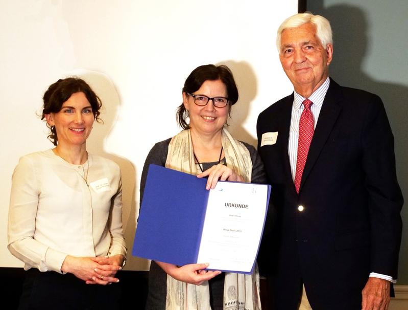 Prof. Ulrike Dinger-Ehrenthal (Kuratoriumsvorsitzende der Heigl-Stiftung), Prof. Antje Gumz (PHB) und Eduard Dörrenberg (Präsident der GFFU) bei der Preisverleihung. 