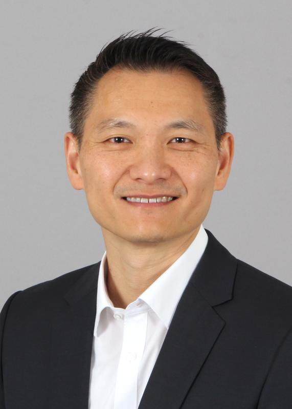 Prof. Dr. Chi Wang Ip, stellvertretender Direktor der Neurologischen Klinik des Universitätsklinikums Würzburg, erhält mit zwei Partnern aus den USA und Kanada eine Förderung der Michael-J.-Fox-Stiftung für Parkinson-Forschung.