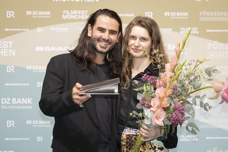 Der Förderpreis Neues Deutsches Kino 2024 geht an Justine Bauer und Semih Korhan Güner für die Produktion des Spielfilms "Milch ins Feuer", Abschlussfilm von Justine Bauer an der Kunsthochschule für Medien Köln (KHM)