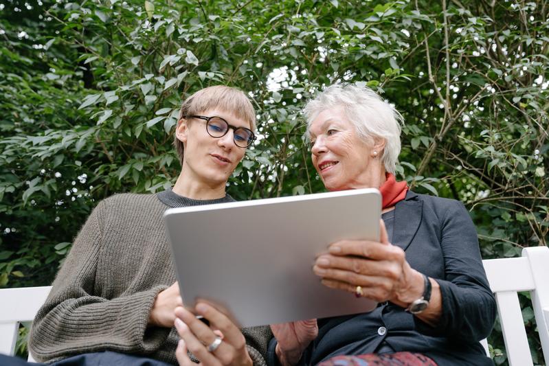 Probanden gesucht: Der Arbeitsbereich Altersmedizin der Goethe-Universität führt eine wissenschaftliche Studie durch zur neuen App ARTEMIS Digital des Frankfurter Städelmuseums. Die App wurde eigens für Menschen mit Demenz entwickelt.