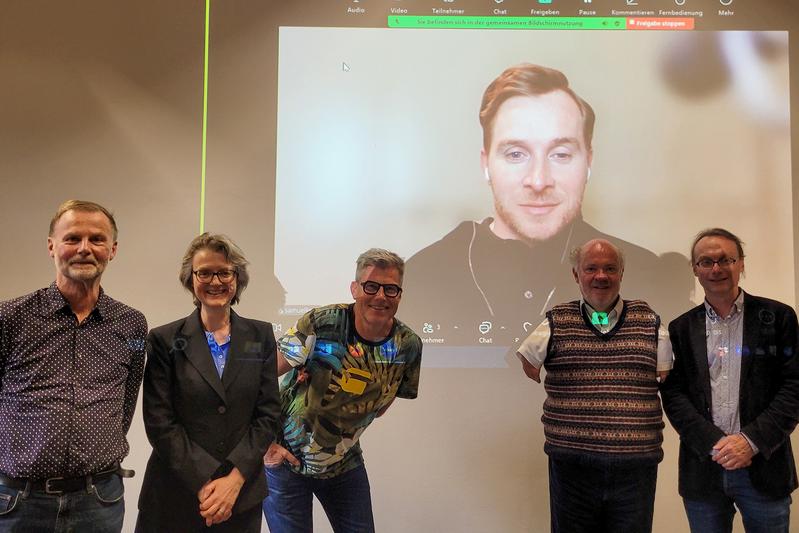 V. li.: Gerd Hartmann, Prof. Dr. Susanne Hartwig, Martin Fromme, Niko von Glasow und Prof. Dr. Dieter Kulke. Im Hintergrund zugeschaltet: Samuel Koch 