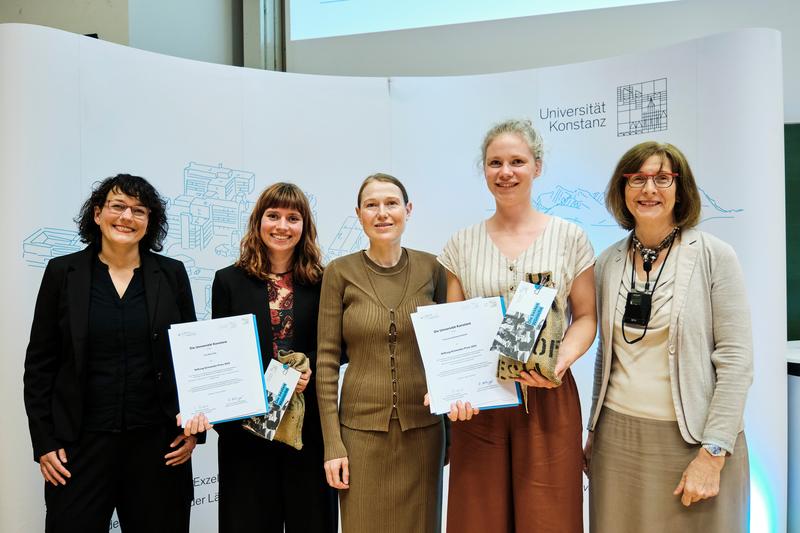 Prof. Dr. Daniela Mier (Universität Konstanz), Sarah Tholl, Lisa Friedrich (Geschäftsführerin der Stiftung Schmieder für Wissenschaft und Forschung), Lena Liebenwein-Dobberke, Prof. Dr. Katharina Holzinger (Rektorin Universität Konstanz) (v.l.n.r.)