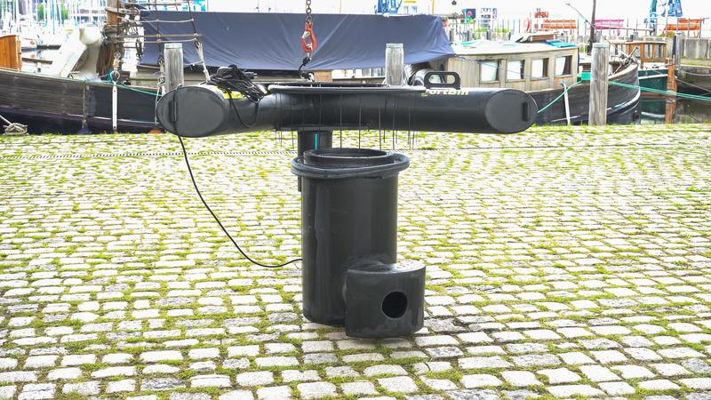 Ein Jahr lang wird der Plastikmüll in der Warnow zur weiteren Untersuchung gesammelt. Das Projekt wird als Kooperation der Universität Rostock, des Leibniz-Instituts für Ostseeforschung Warnemünde (IOW) und des Hafen- und Seemannsamts Rostock durchgeführt