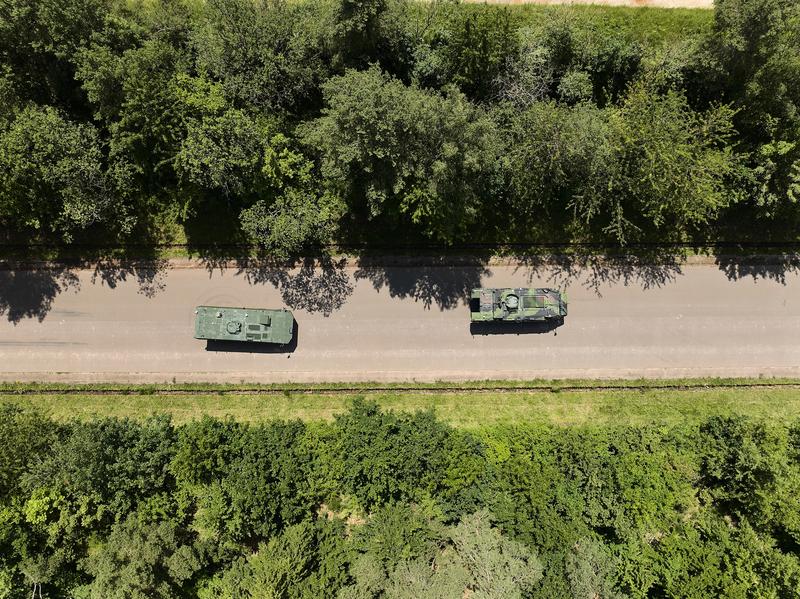 Jury and organizers agreed that the most positive progress was seen in the “Transport — Convoying” discipline. In this event, a crewed lead vehicle and x self-driving following vehicles are tasked with traversing unfamiliar terrain as a convoy.