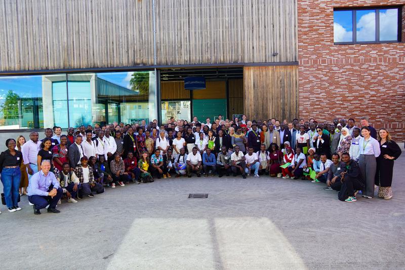 Über sieben Tage waren die afrikanischen Gäste in Triesdorf zu Besuch. Höhepunkte waren die zweitägige Konferenz, Besuche auf landwirtschaftlichen Betrieben und eine Produktpräsentation deutscher Landtechnik.