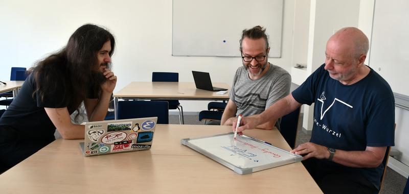 Die Dozenten Prof. Dr. Martin Pohl, Prof. Dr. Timo Baumann und Prof. Dr. Kai Selgrad haben sich dafür eingesetzt und freuen sich, dass am Campus Prüfening bald e