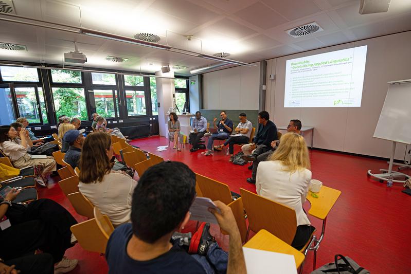  Runder Tisch „Dekolonisierung der Angewandten Linguistik“, initiiert von Professorin Isabel Martin.