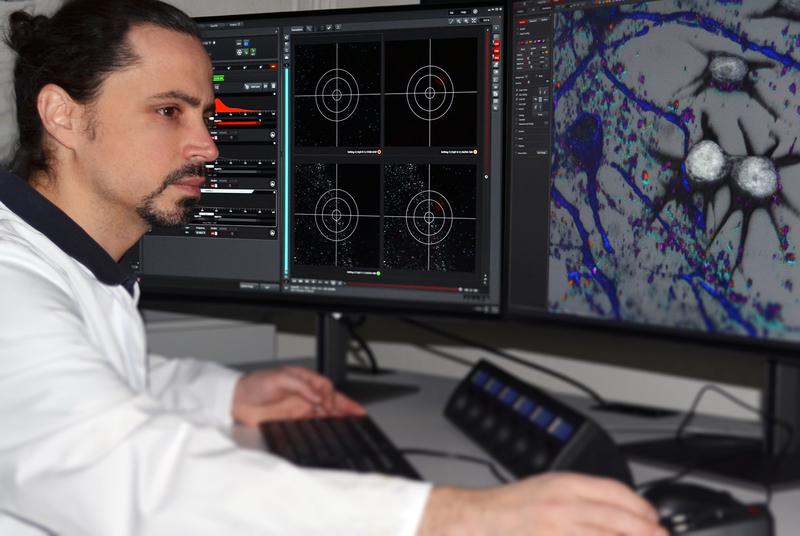 In the laboratory: Dr. Eugenio F. Fornasiero, research group leader at the Institute of Neuro- and Sensory Physiology at the University Medical Center Göttingen (UMG).