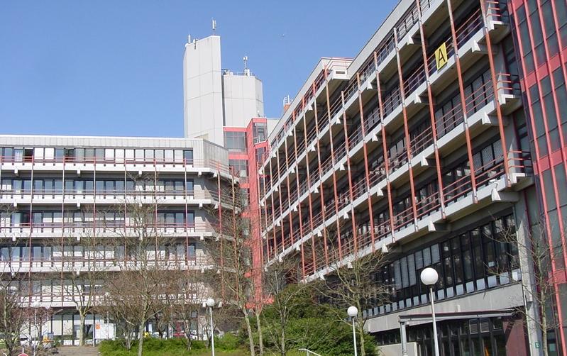 Der Campus Hölderlin entstand zwischen 1972 und 1974 auf Basis des Baukasten-Prinzips der Zentralen Planungsstelle NRW. 