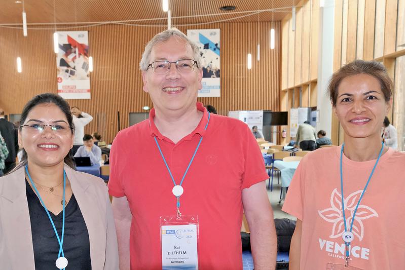 Die Mitglieder der Arbeitsgruppe der Fakultät Angewandte Natur- und Geisteswissenschaften der THWS an der Universität Bordeaux (v. li.:) Dr. Renu Chaudhary, Prof. Dr. Kai Diethelm und M.Sc. Safoura Hashemishahraki (Foto: Uni Bordeaux/Stéphane Victo