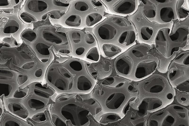 Close-up of metal foam developed by Fraunhofer IFAM. Metal foam electrodes offer an increased reaction surface and improved thermal conductivity, which leads to higher efficiency in hydrogen production.