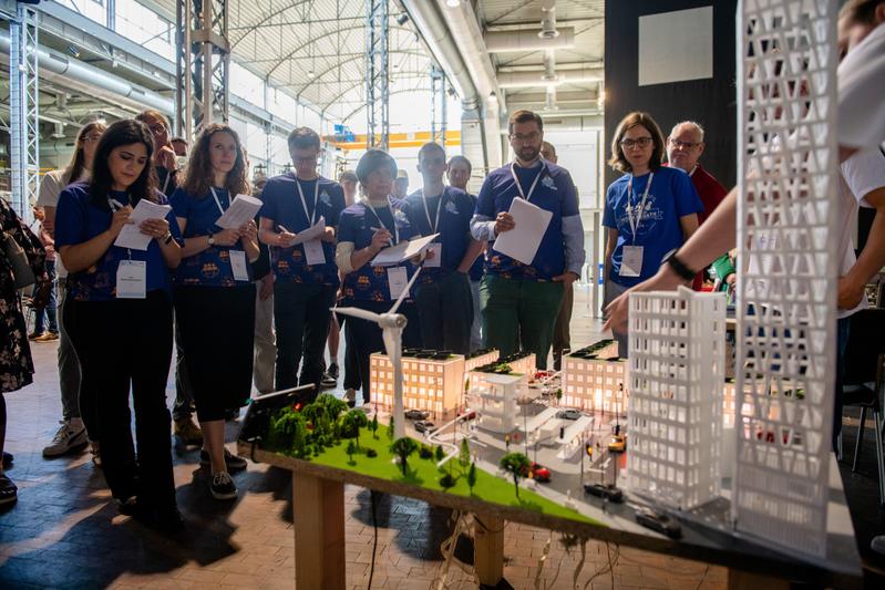 Finale zdi-Science League: Die Teams präsentieren der Jury ihre Modelle