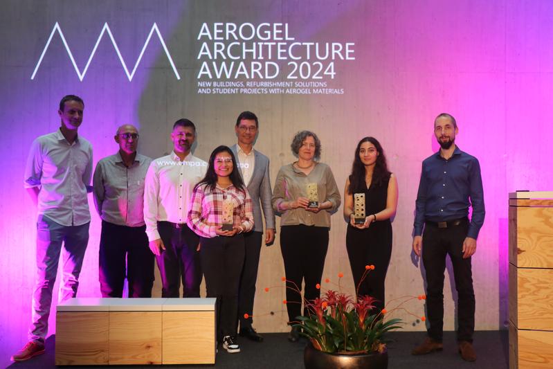 Von links: Thomas Bergmann, Samuel Brunner, Michal Ganobjak und Lucia Boyerman (Empa), Volker Herzog (Jury-Mitglied, Herzog Architektur), Annette Fest (Zweiter Platz, bodensteiner fest Architekten BDA), Chaima Mansour und Jannis Wernery (Empa).