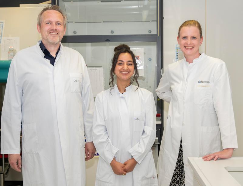 Bonn researchers establish efficient, cost-effective method for generating endothelial cells from stem cells for cardiovascular research: (from left) Prof. Volker Busskamp, Kritika Sharma and first author Dr. Sarah Rieck