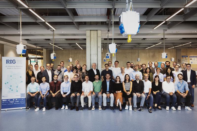 Gruppenfoto vom Kickoff-Meeting des Robotic Institute Germany in Garching bei München