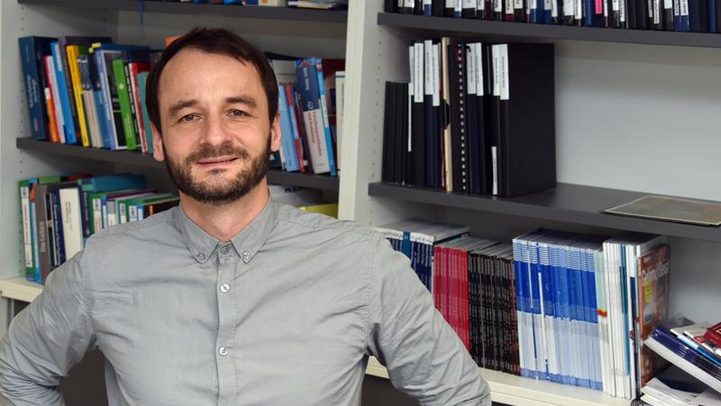 Der Kommunikations- und Medienpsychologe Prof. Dr. Tobias Rothmund von der Uni Jena ist Mitherausgeber der neuen Publikation. 