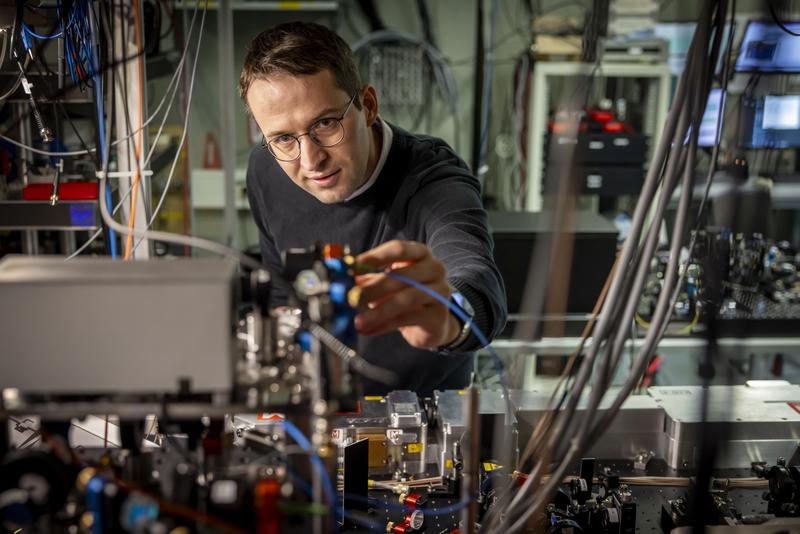 Dr. Stephan Welte is head of the new CZS Junior Research Group for Quantum Photonics ‘Quantum Network Nodes’ at the University of Stuttgart.